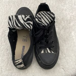 𝅺Converse Low Top Sneakers -> Converse Low Top Sneakers